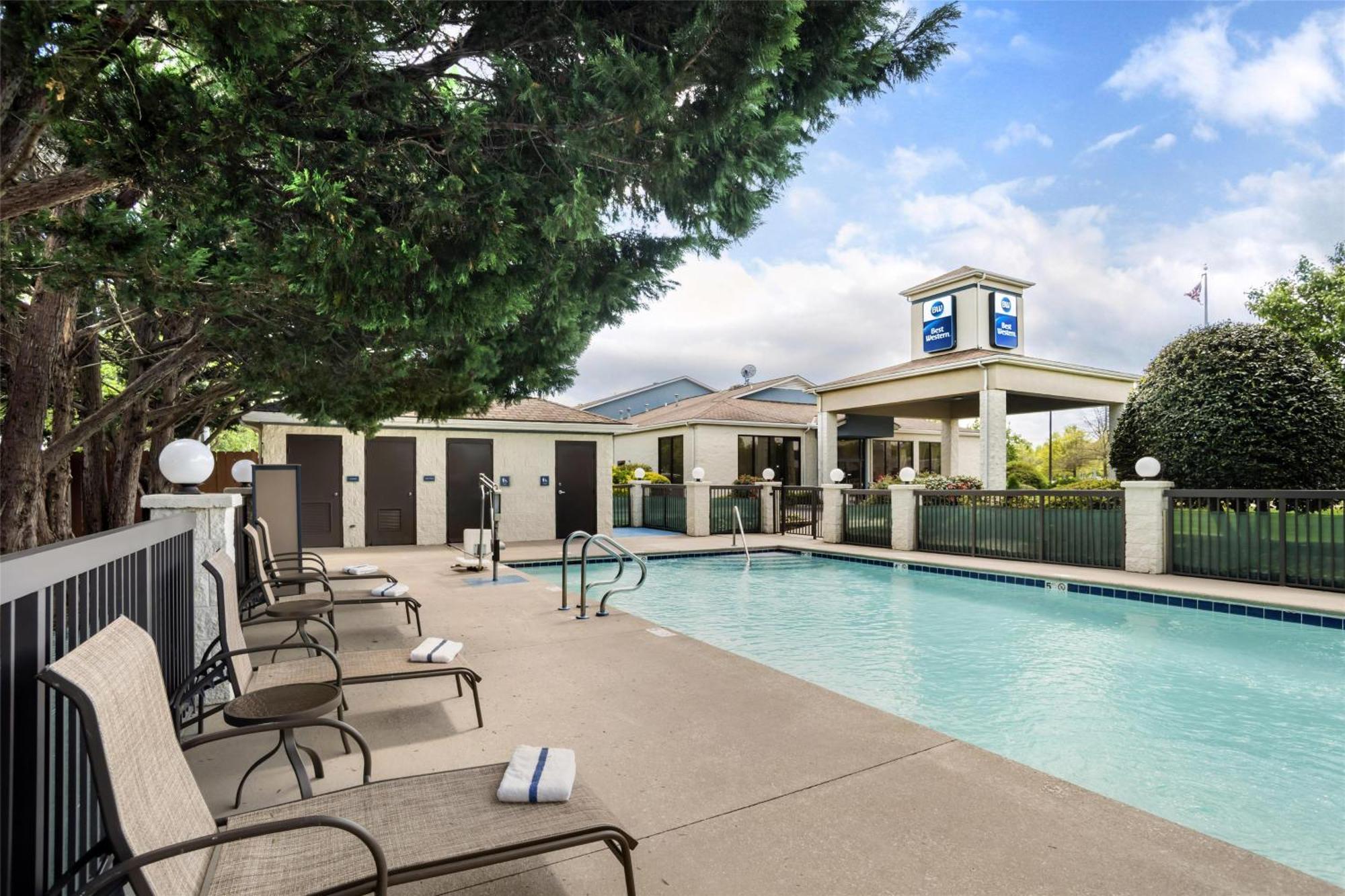 Best Western Inn & Suites Monroe Extérieur photo